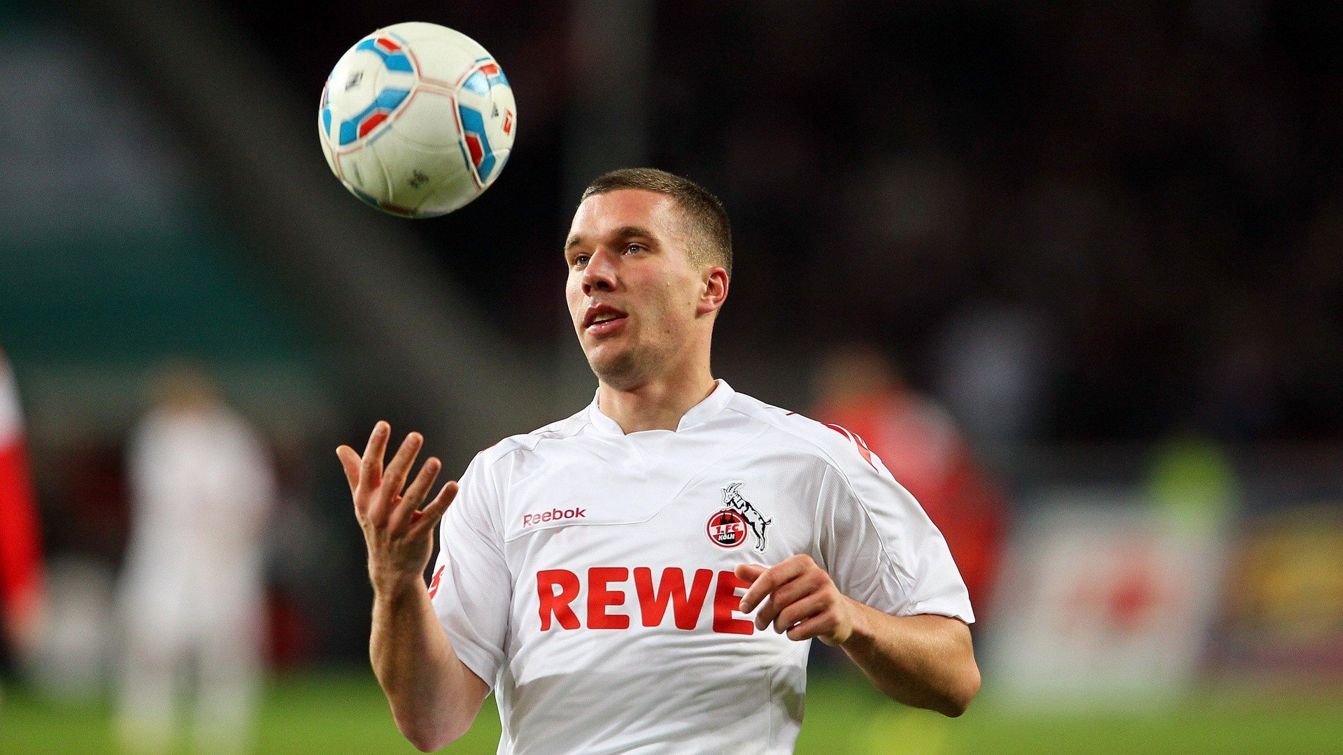 内马尔官方宣布夺冠新规，阿森纳引发争议！观众掌声雷动