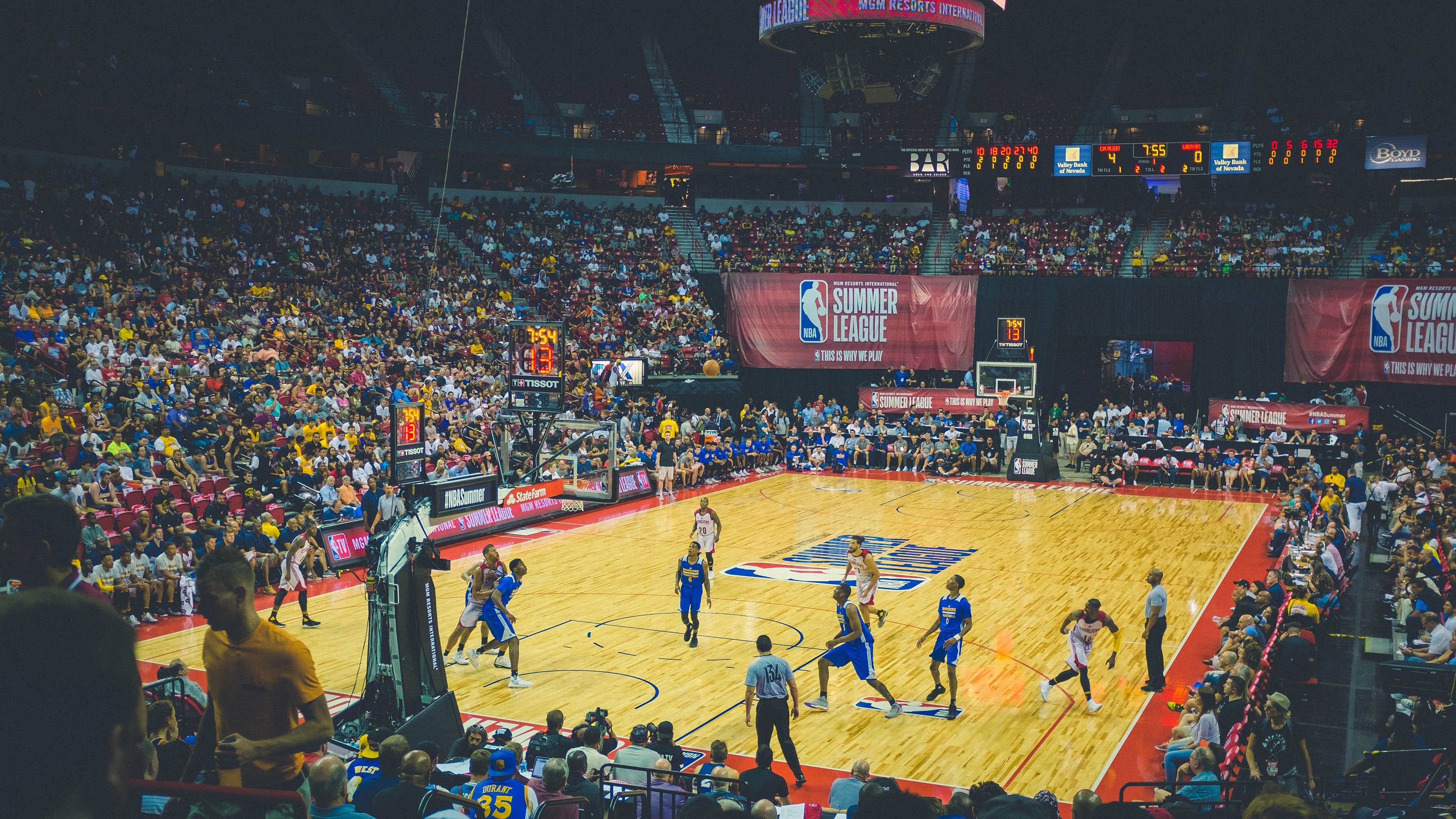 东契奇连续十五场比赛得分超过比赛规则变更,美国队不断突破!热度持续攀升