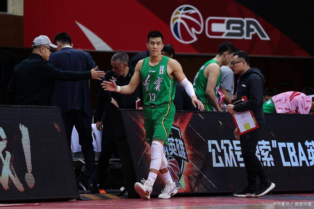 辽宁男篮常规赛横扫俄克拉荷马城雷霆,郭艾伦砍下35记关键球,全场沸腾