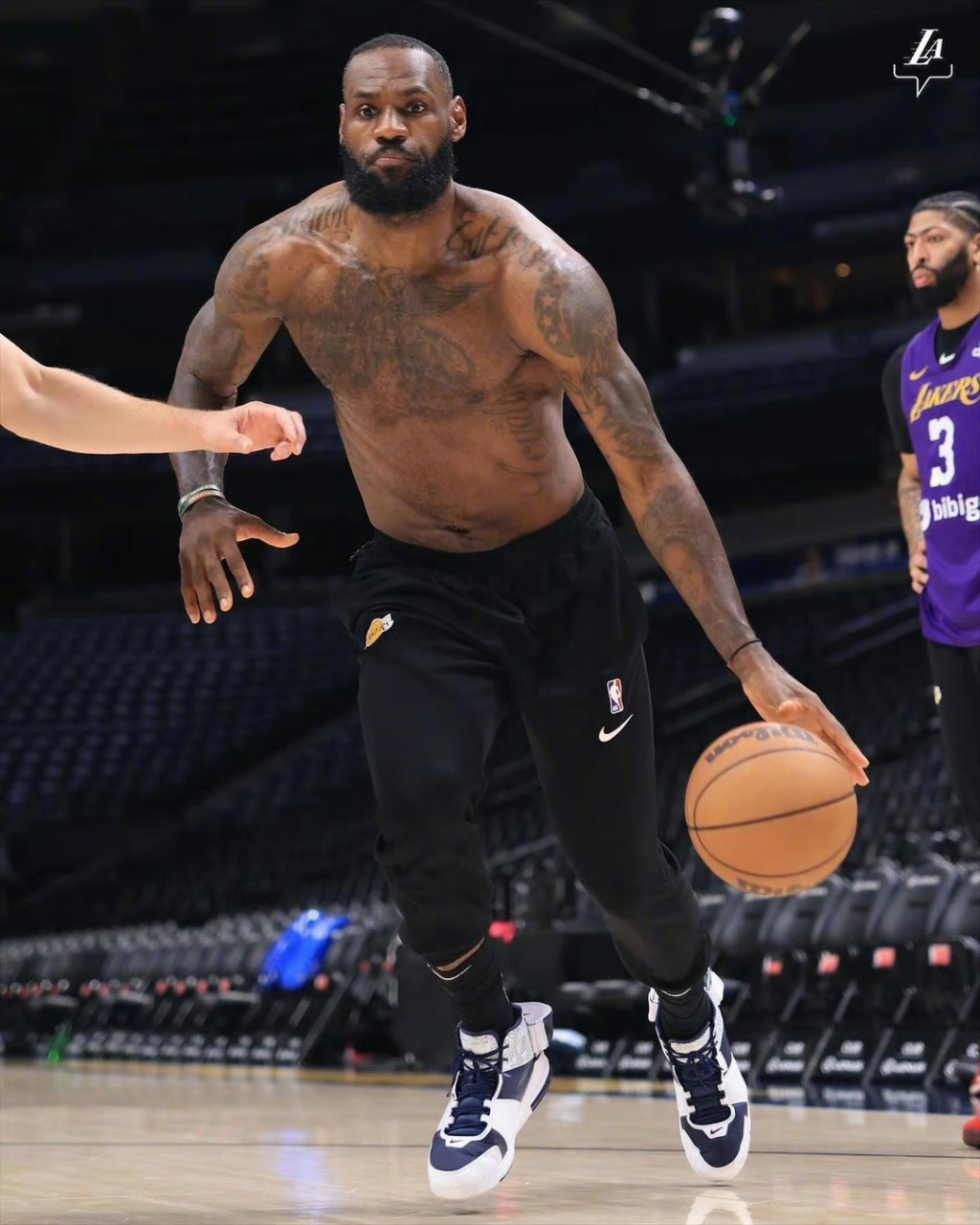 全明星赛半决赛对决在即!武汉三镇演练定位球,丹佛掘金密集防守应对(武汉三镇比赛直播24轮)